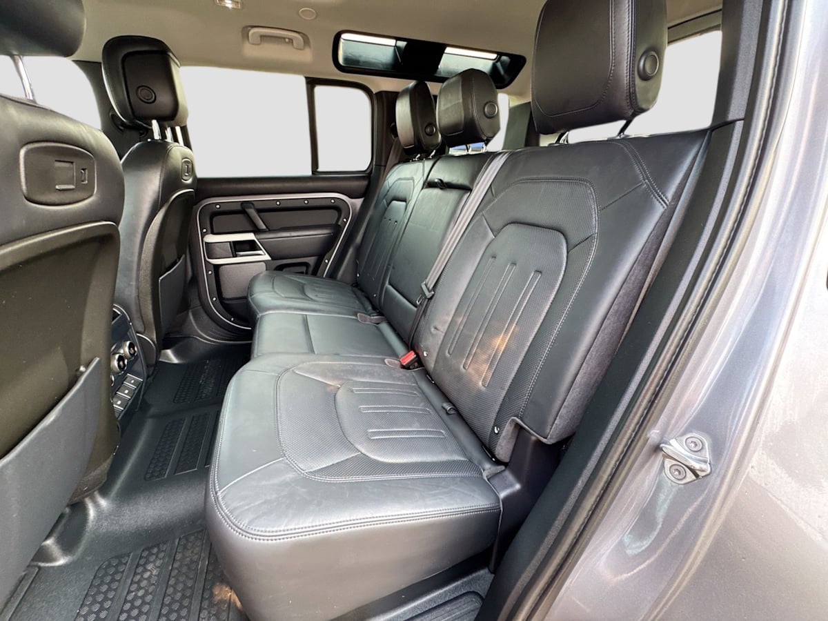 2020 Land Rover Defender HSE photo 22