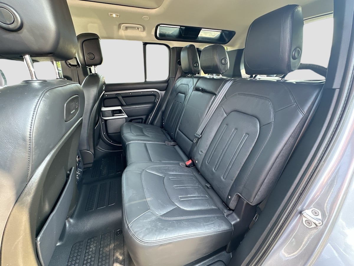 2020 Land Rover Defender HSE photo 24