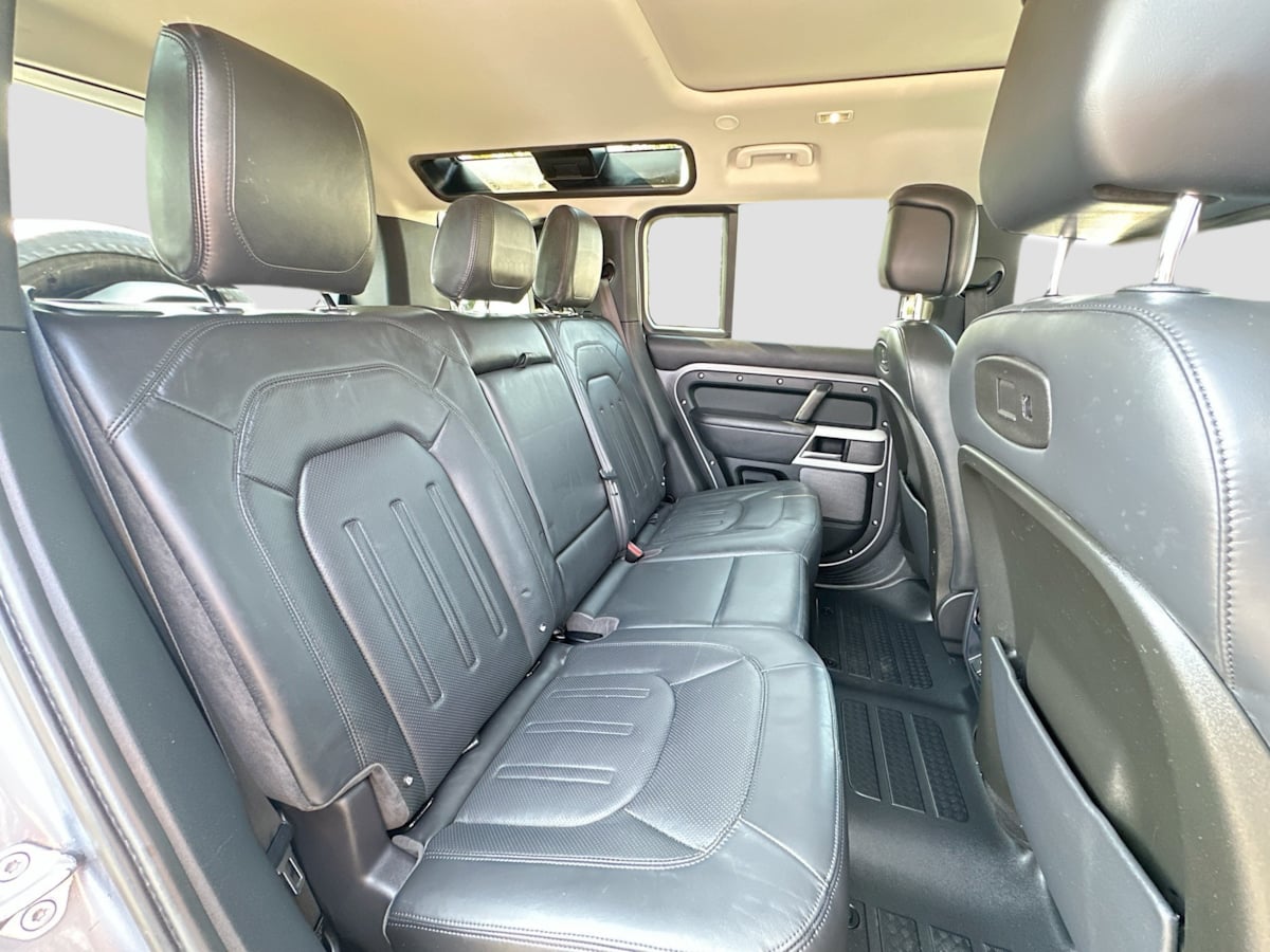 2020 Land Rover Defender HSE photo 26