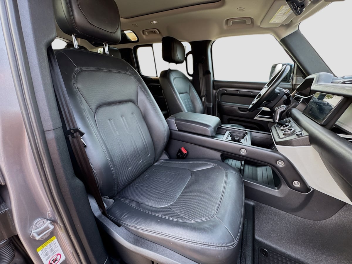 2020 Land Rover Defender HSE photo 30