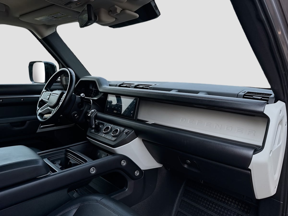 2020 Land Rover Defender HSE photo 27