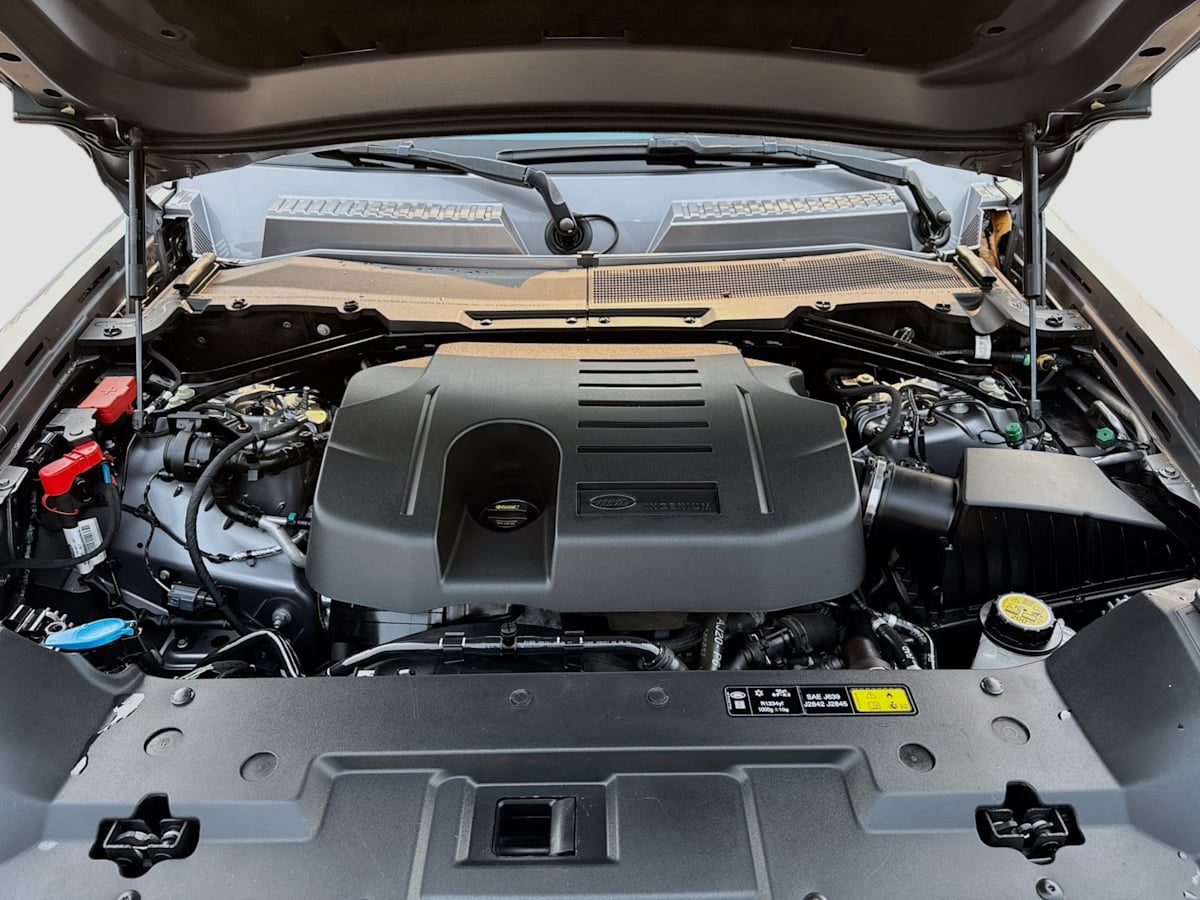 2020 Land Rover Defender HSE photo 28
