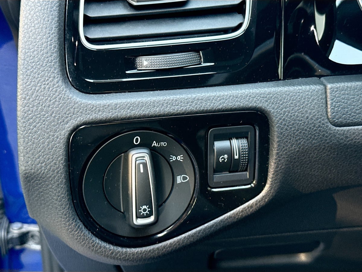 2016 Volkswagen Golf R Base photo 10