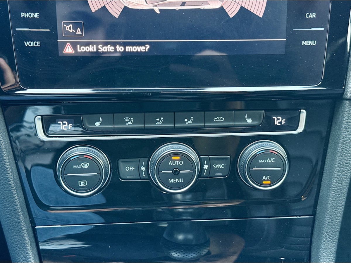 2016 Volkswagen Golf R Base photo 16