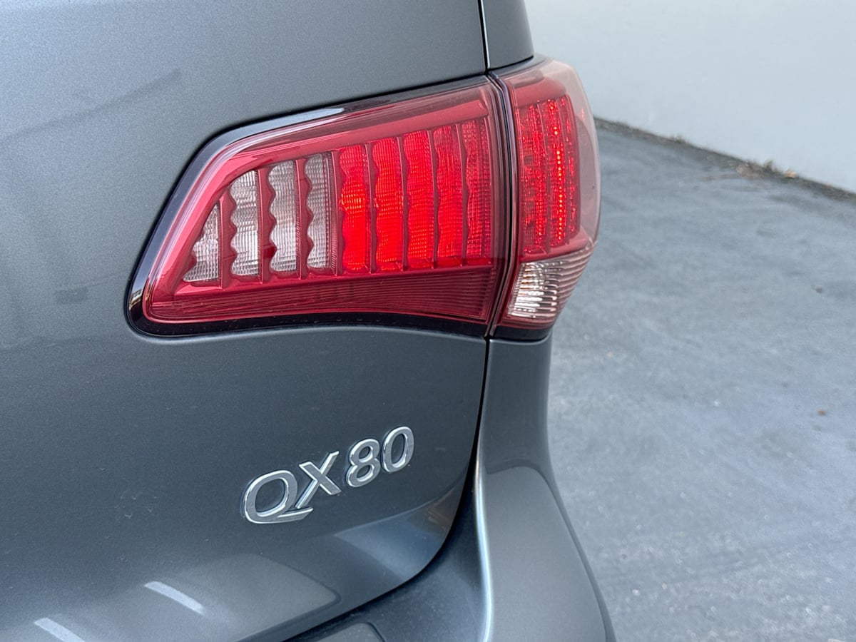 2017 Infiniti QX80 photo 39