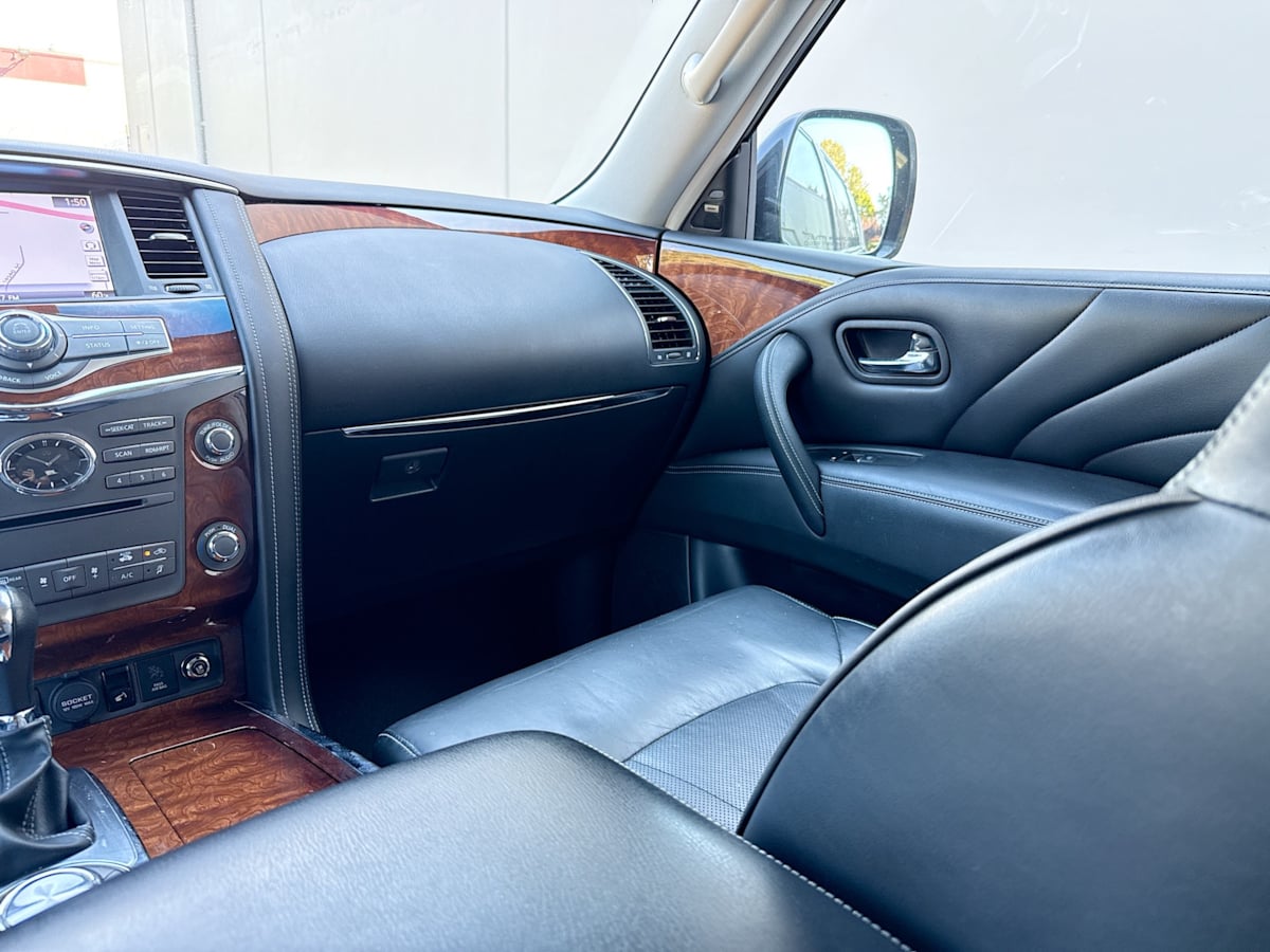 2017 Infiniti QX80 photo 24