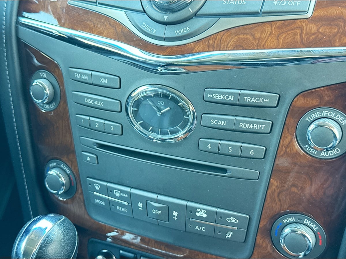 2017 Infiniti QX80 photo 35