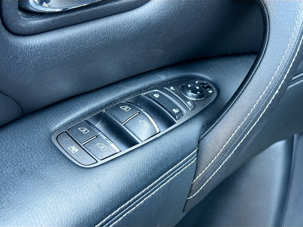 2017 Infiniti QX80 photo 17
