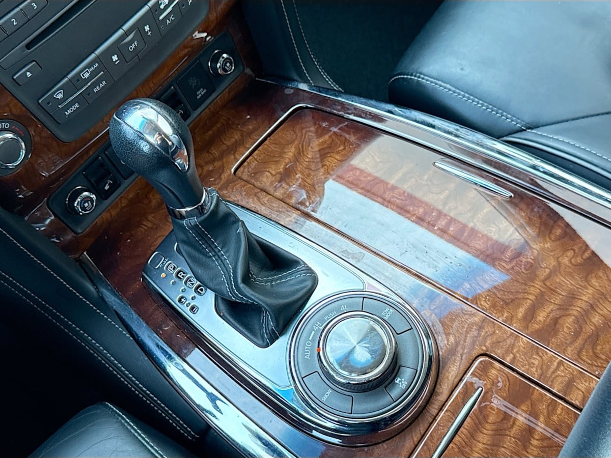 2017 Infiniti QX80 photo 16