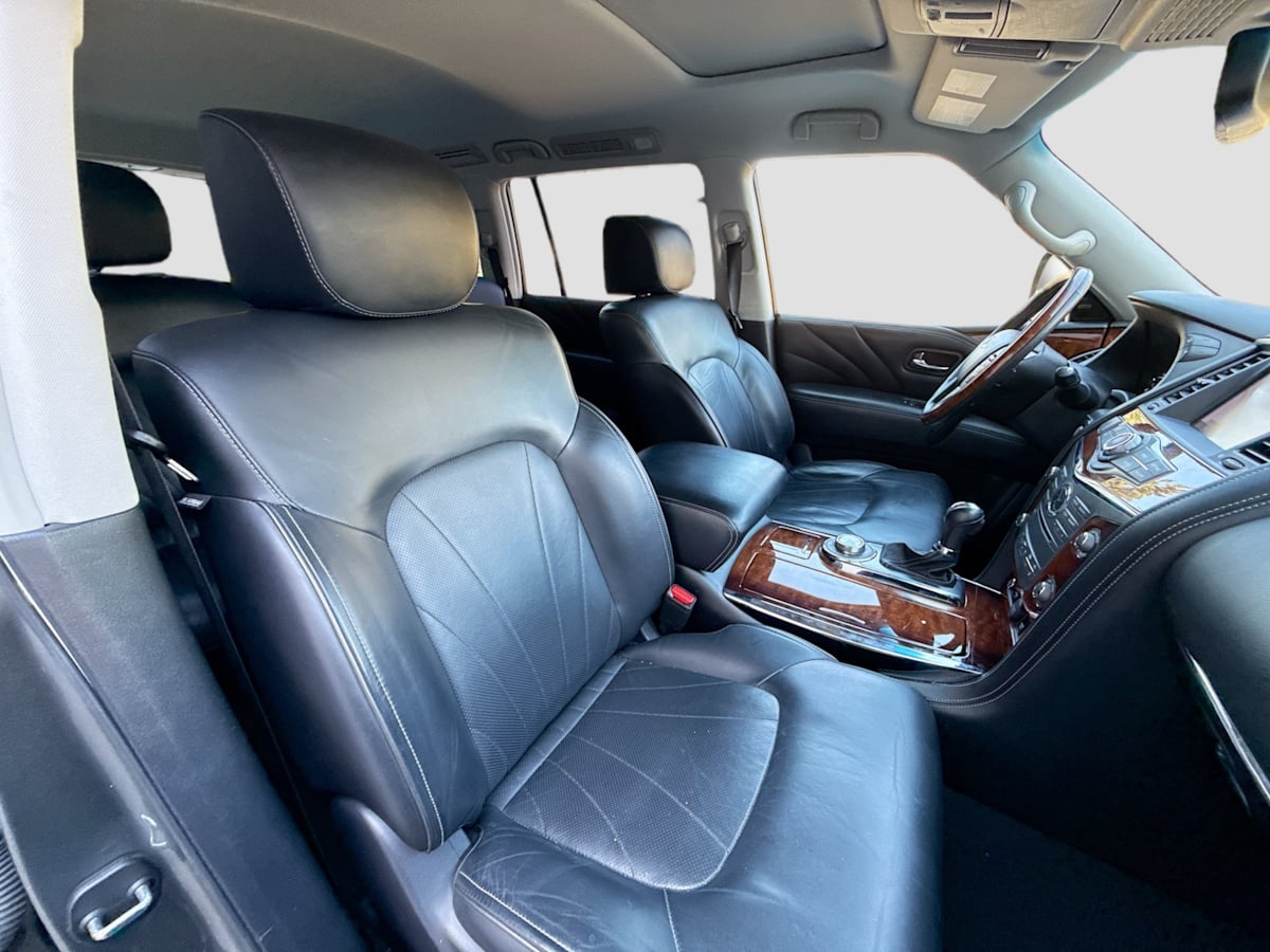 2017 Infiniti QX80 photo 30