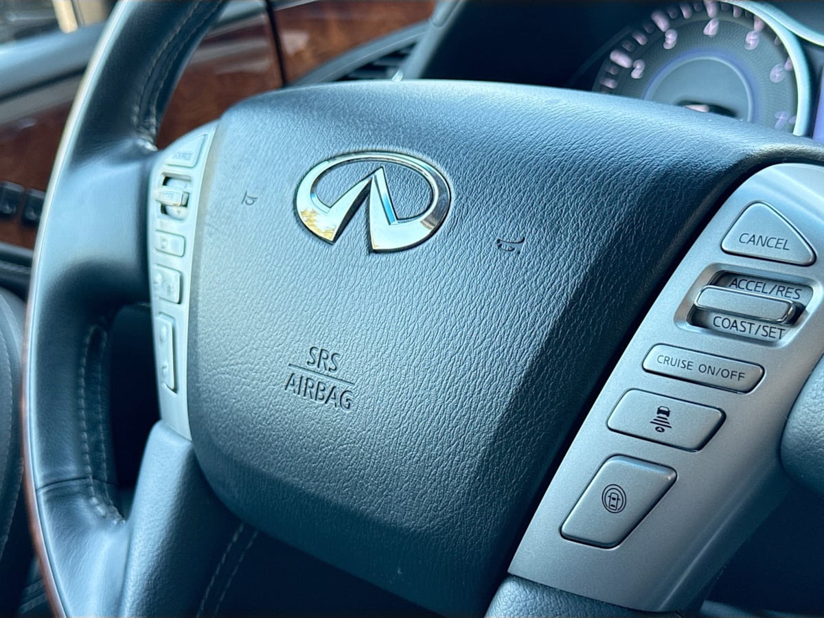 2017 Infiniti QX80 photo 36