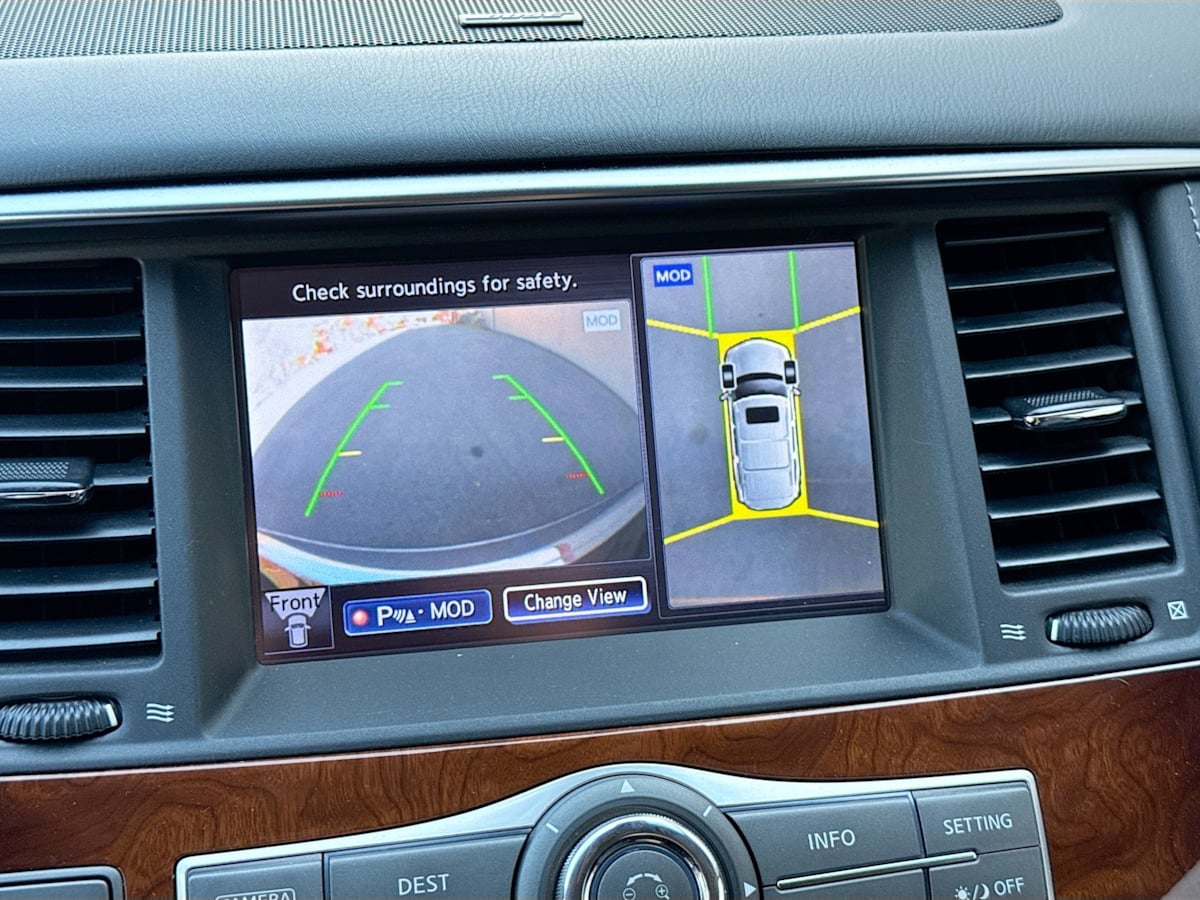 2017 Infiniti QX80 photo 13