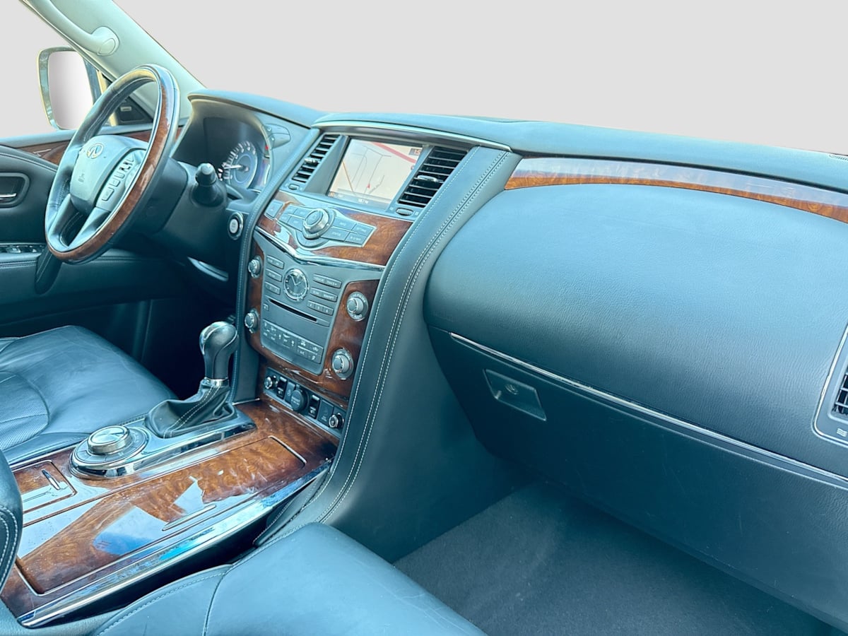 2017 Infiniti QX80 photo 31