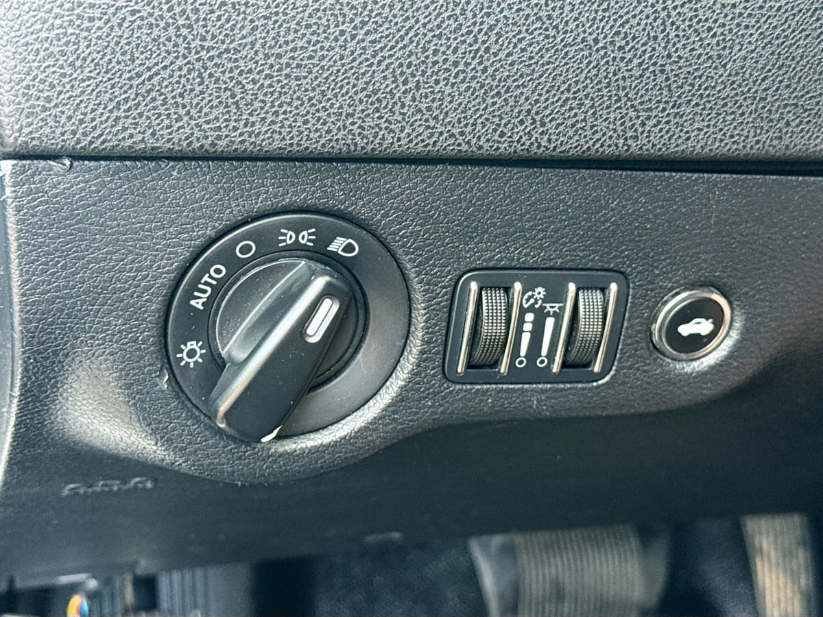 2014 Dodge Charger photo 8