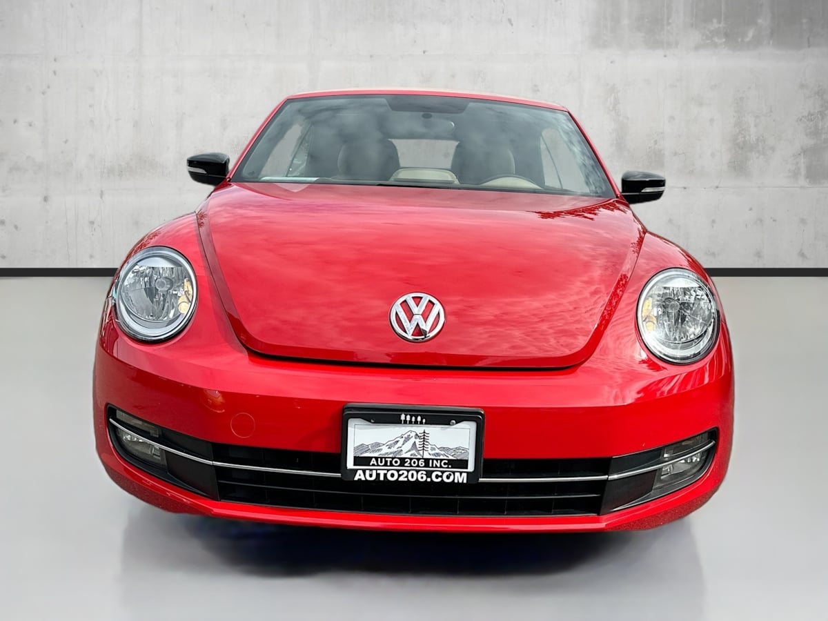2013 Volkswagen Beetle Convertible photo 2