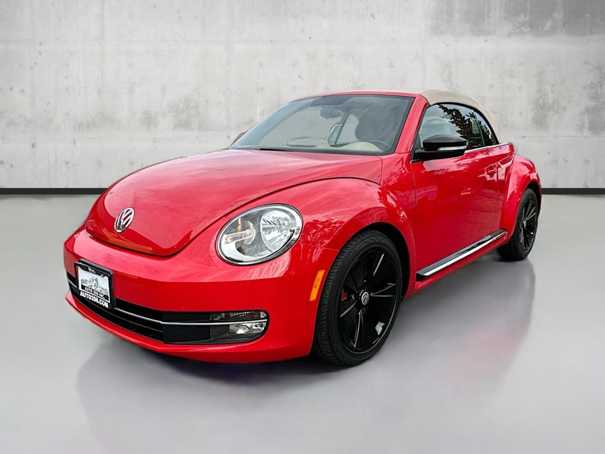 2013 Volkswagen Beetle Convertible photo 3
