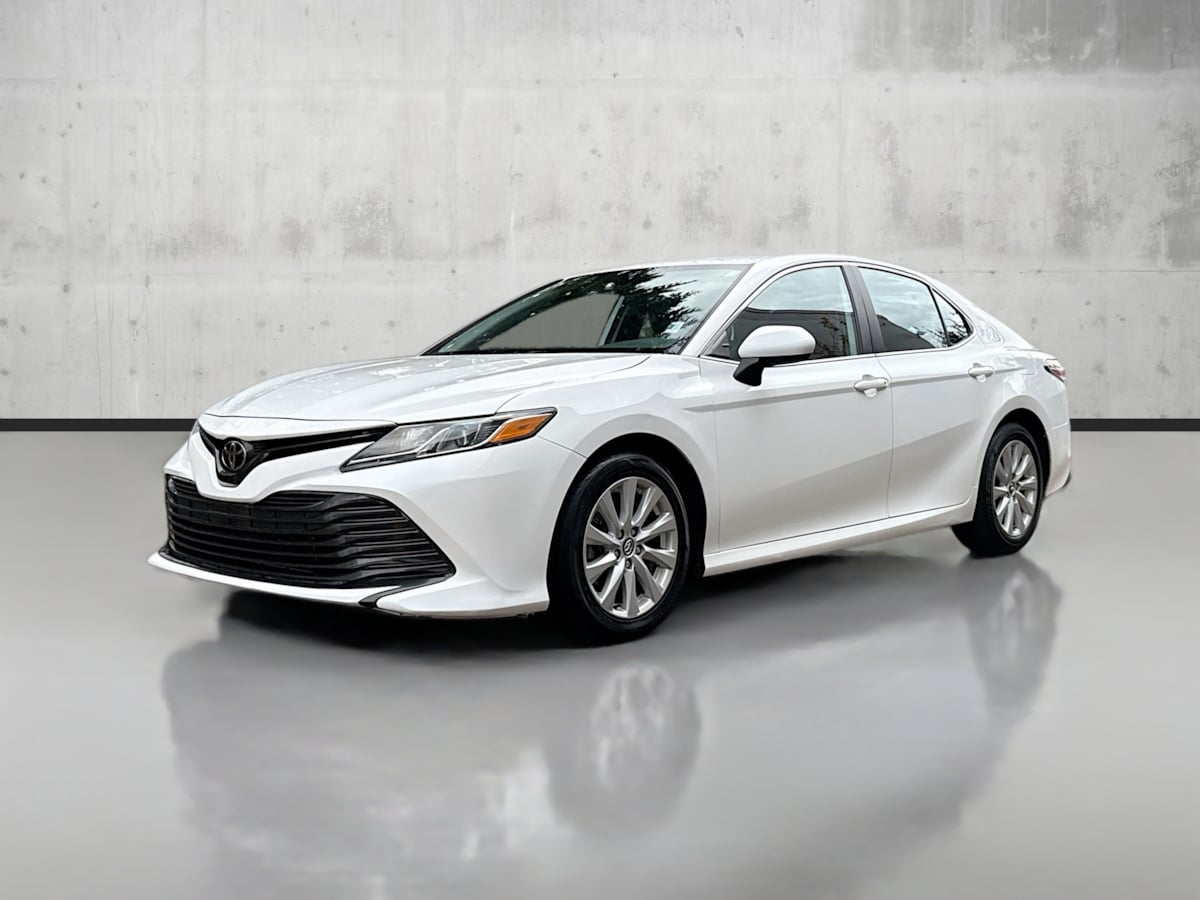 2020 Toyota Camry LE photo 3