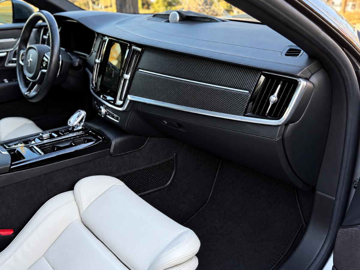 Photo 14 of this Polestar 1
