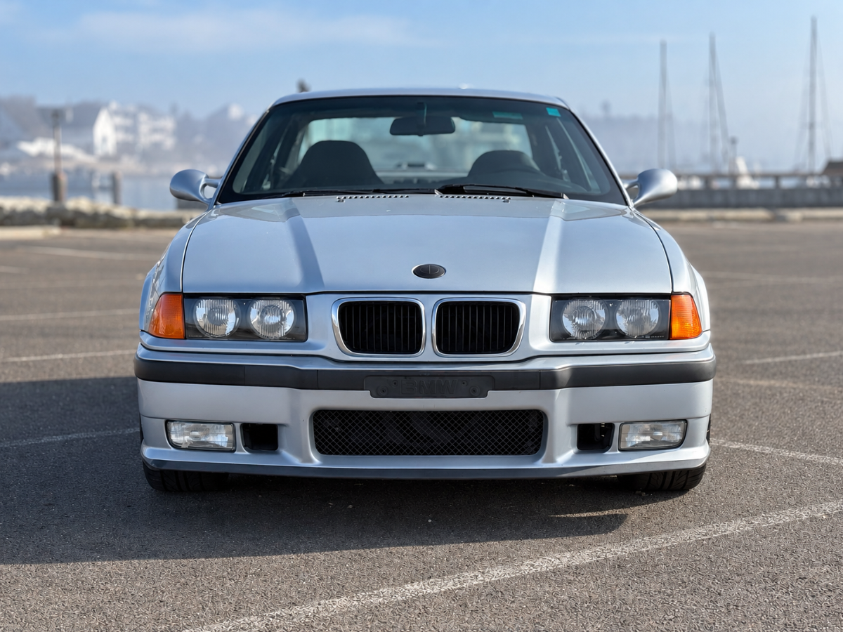 Photo 8 of this BMW 3 Series