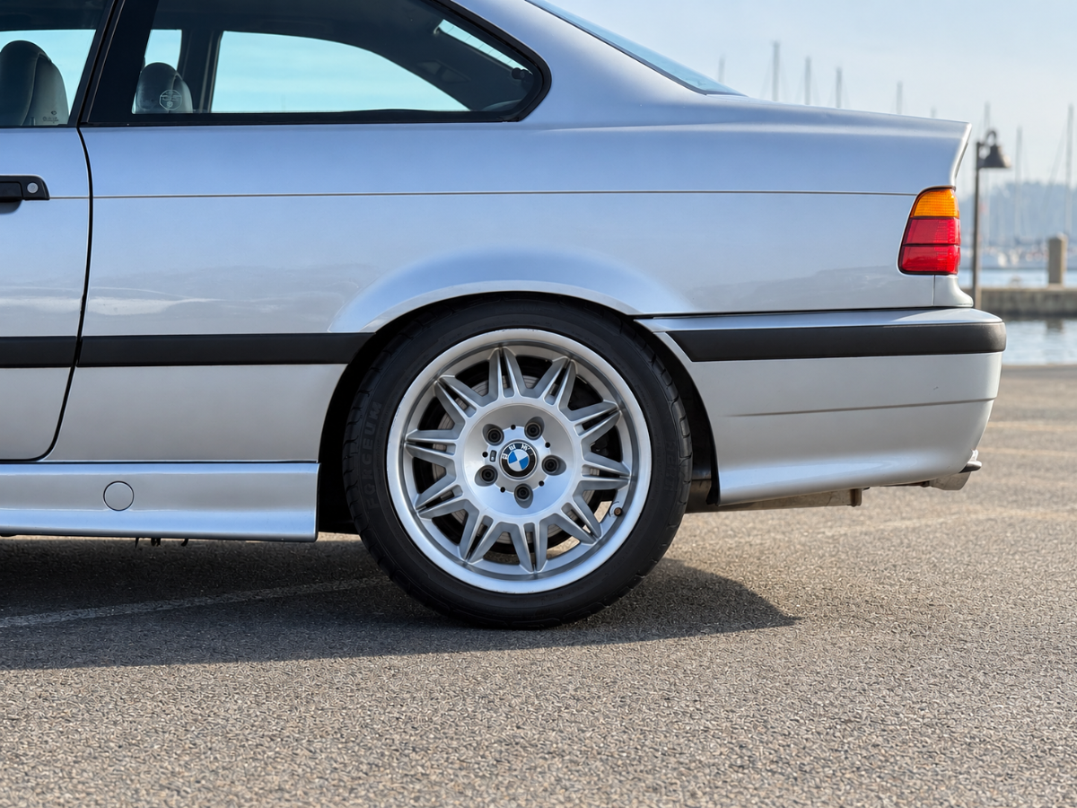 Photo 11 of this BMW 3 Series
