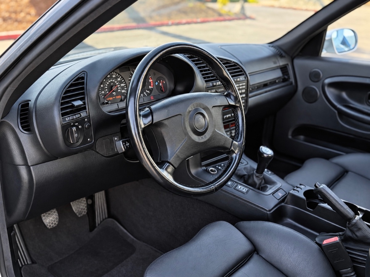 Photo 18 of this BMW 3 Series
