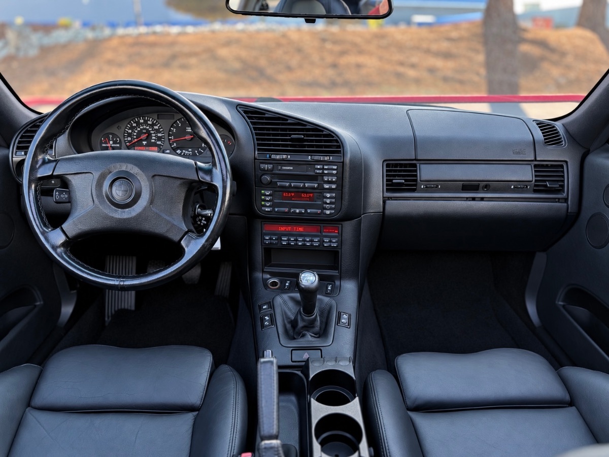 Photo 25 of this BMW 3 Series