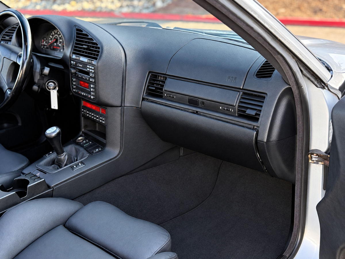 Photo 21 of this BMW 3 Series