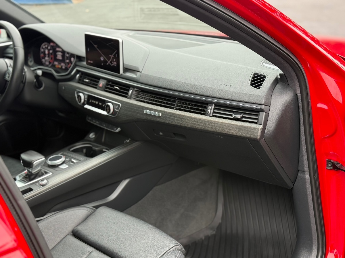 Photo 19 of this Audi A4
