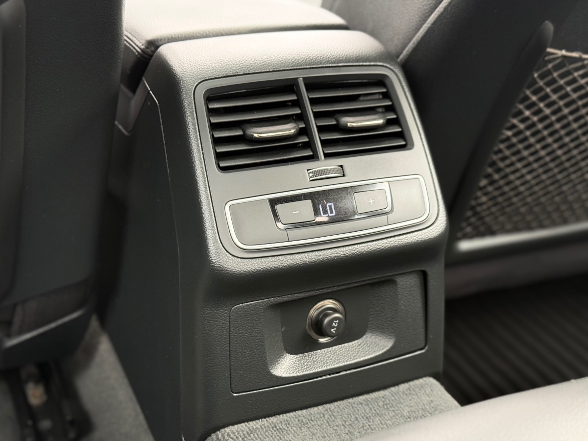 Photo 24 of this Audi A4