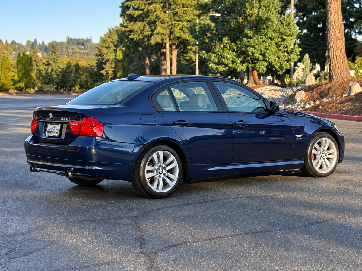 Photo 3 of this BMW 3 Series