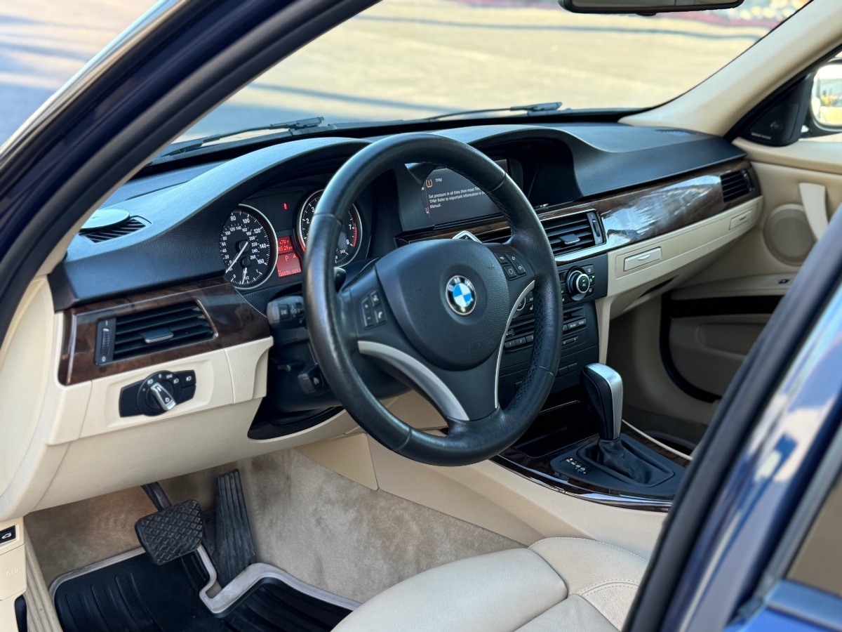 Photo 12 of this BMW 3 Series