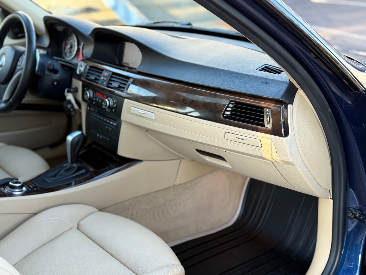 Photo 15 of this BMW 3 Series
