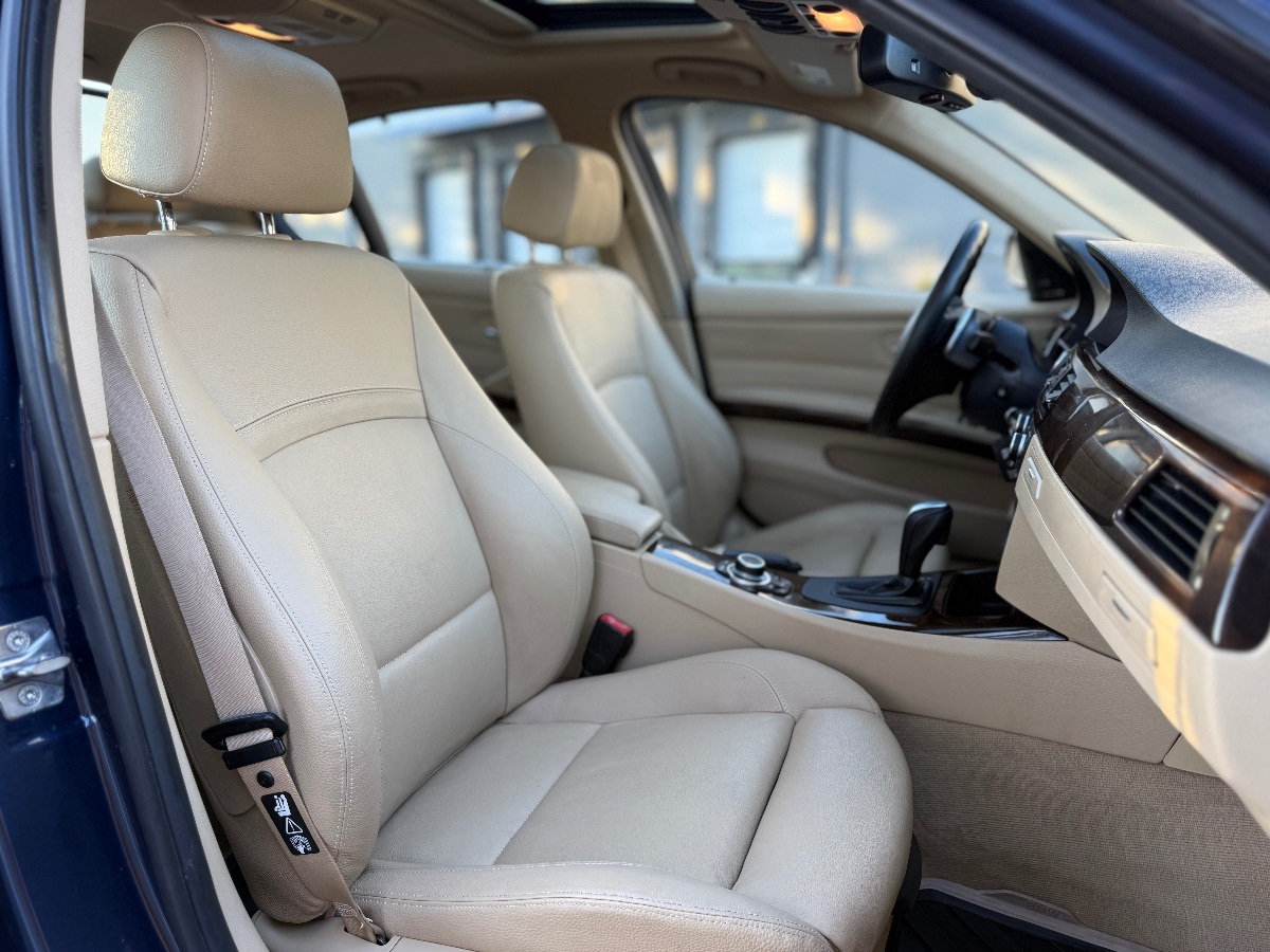 Photo 16 of this BMW 3 Series