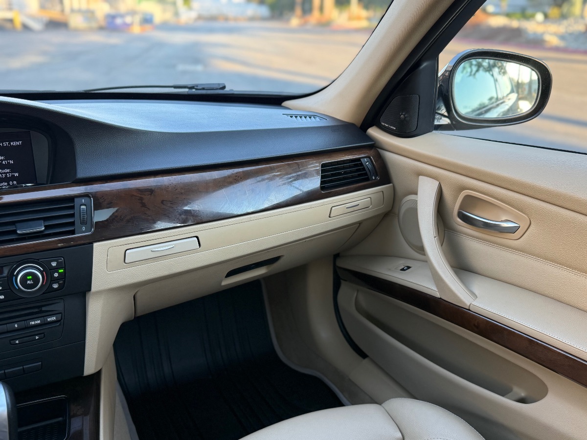 Photo 21 of this BMW 3 Series