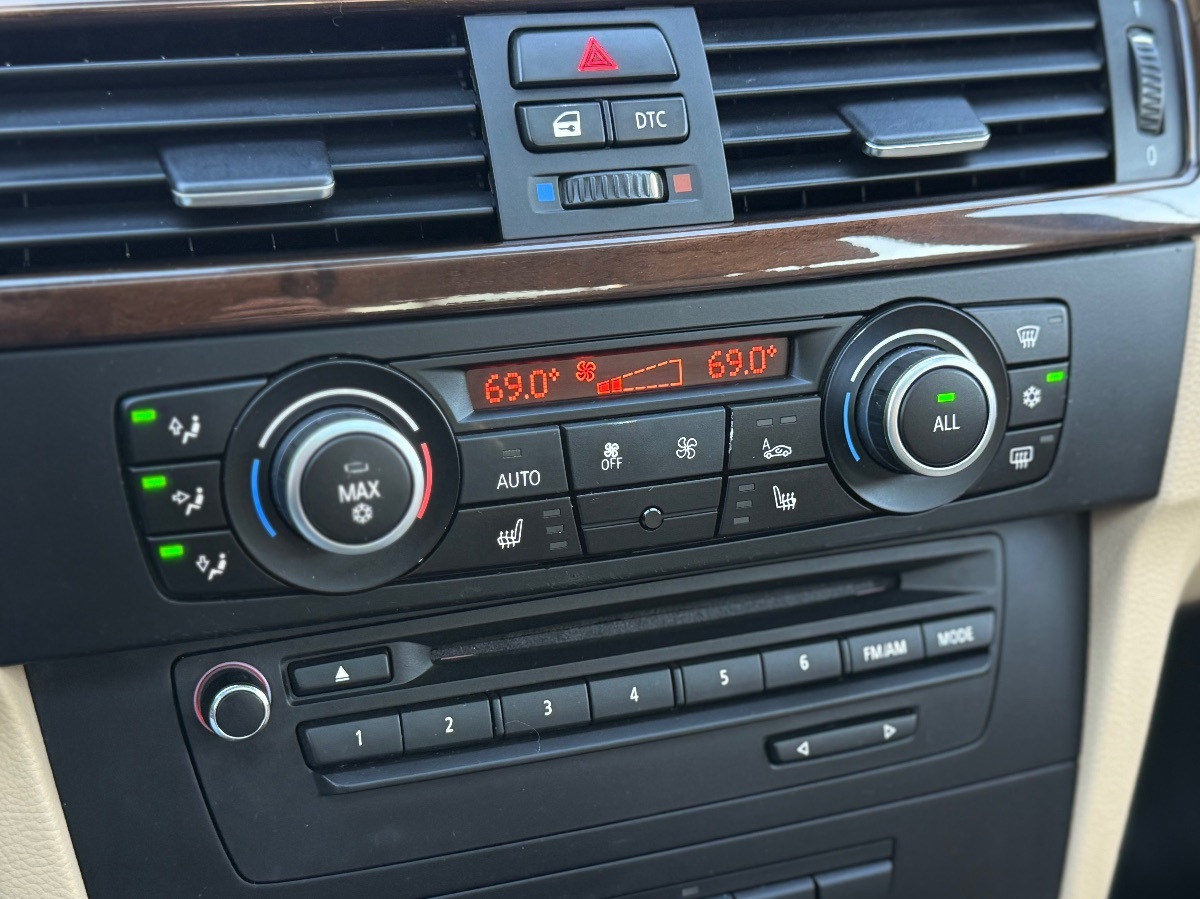Photo 26 of this BMW 3 Series