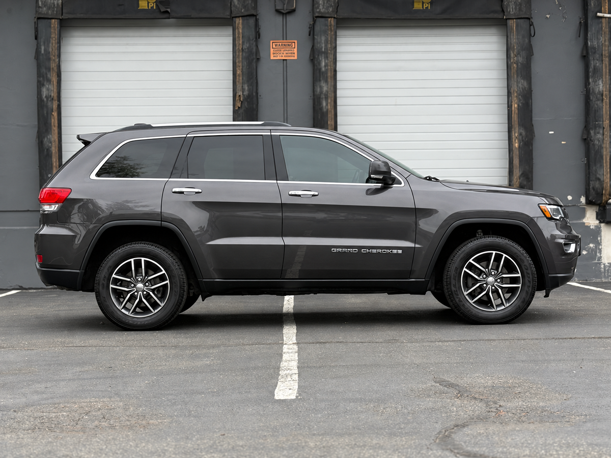 Photo 2 of this Jeep Grand Cherokee