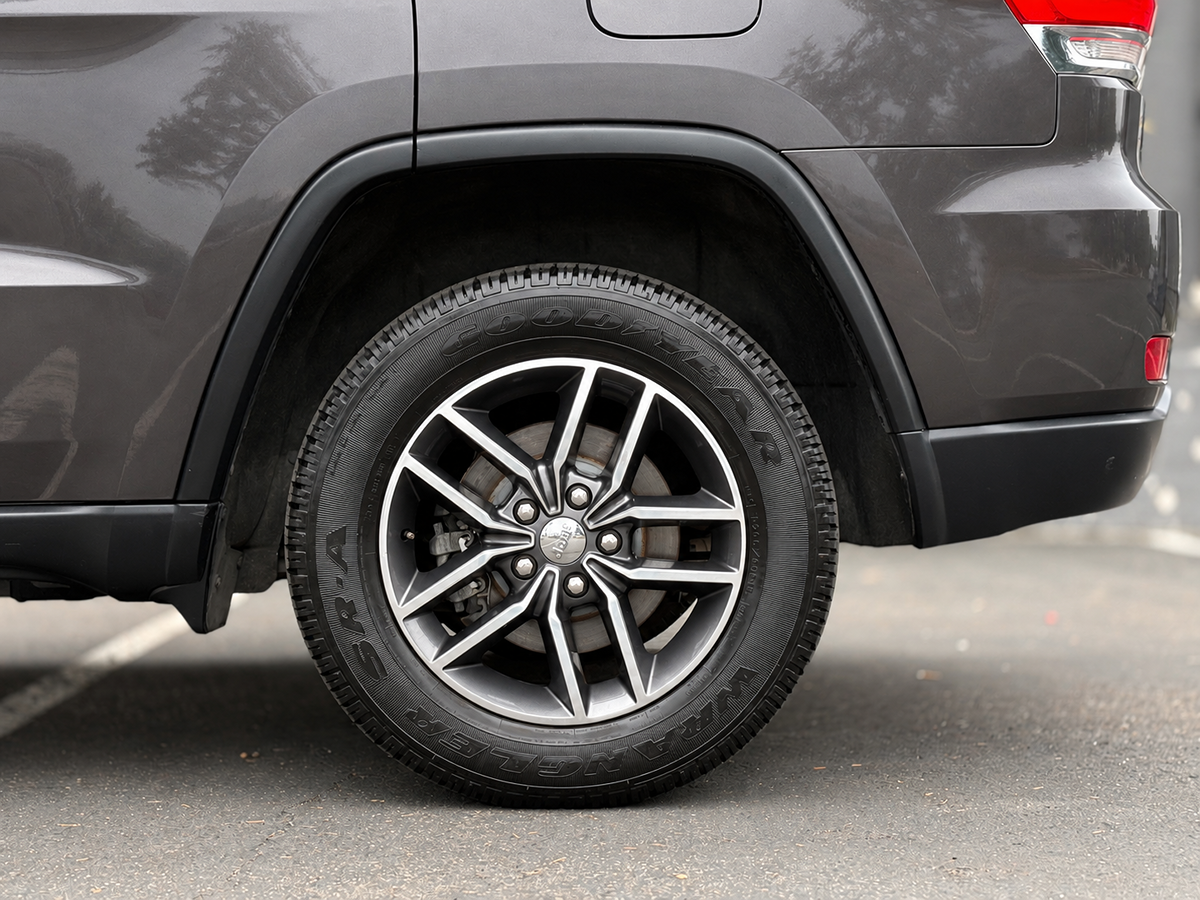 Photo 11 of this Jeep Grand Cherokee