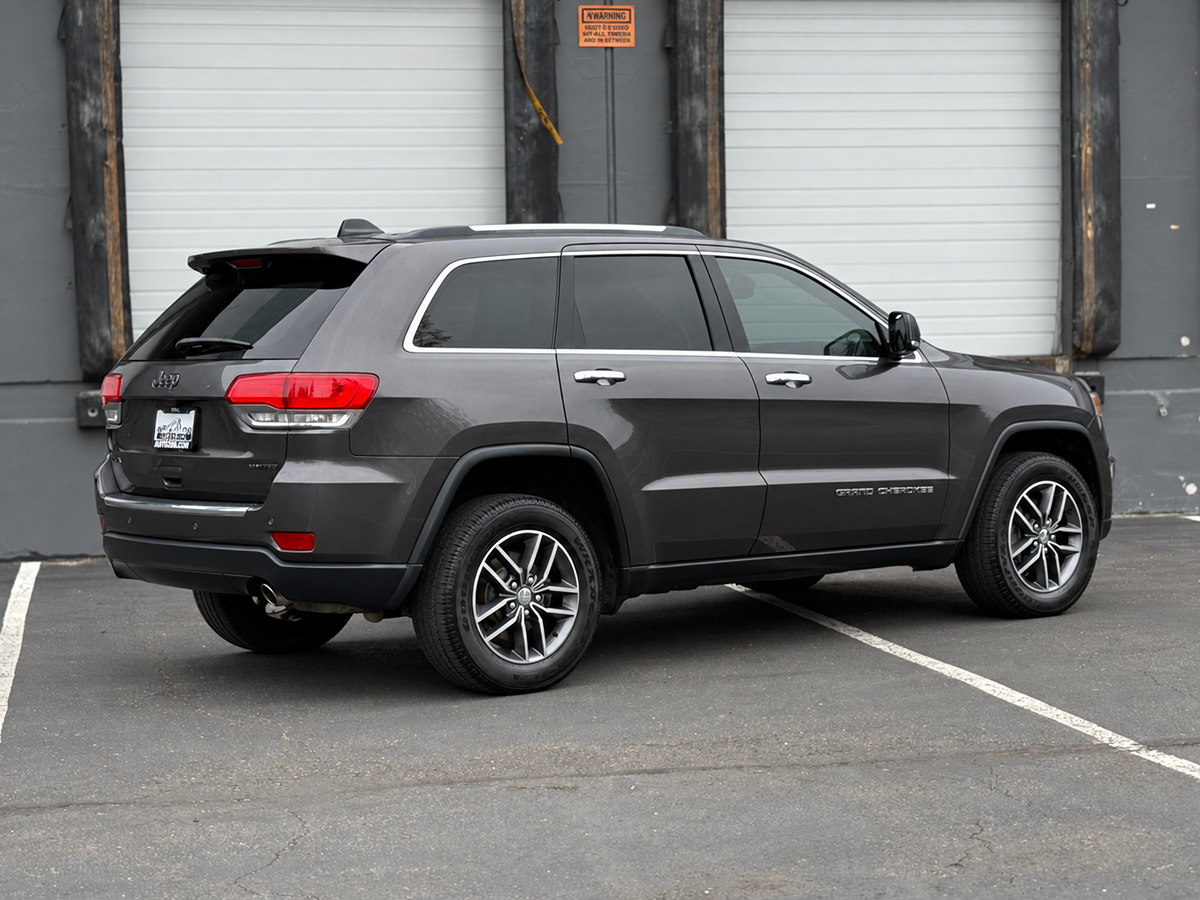 Photo 3 of this Jeep Grand Cherokee