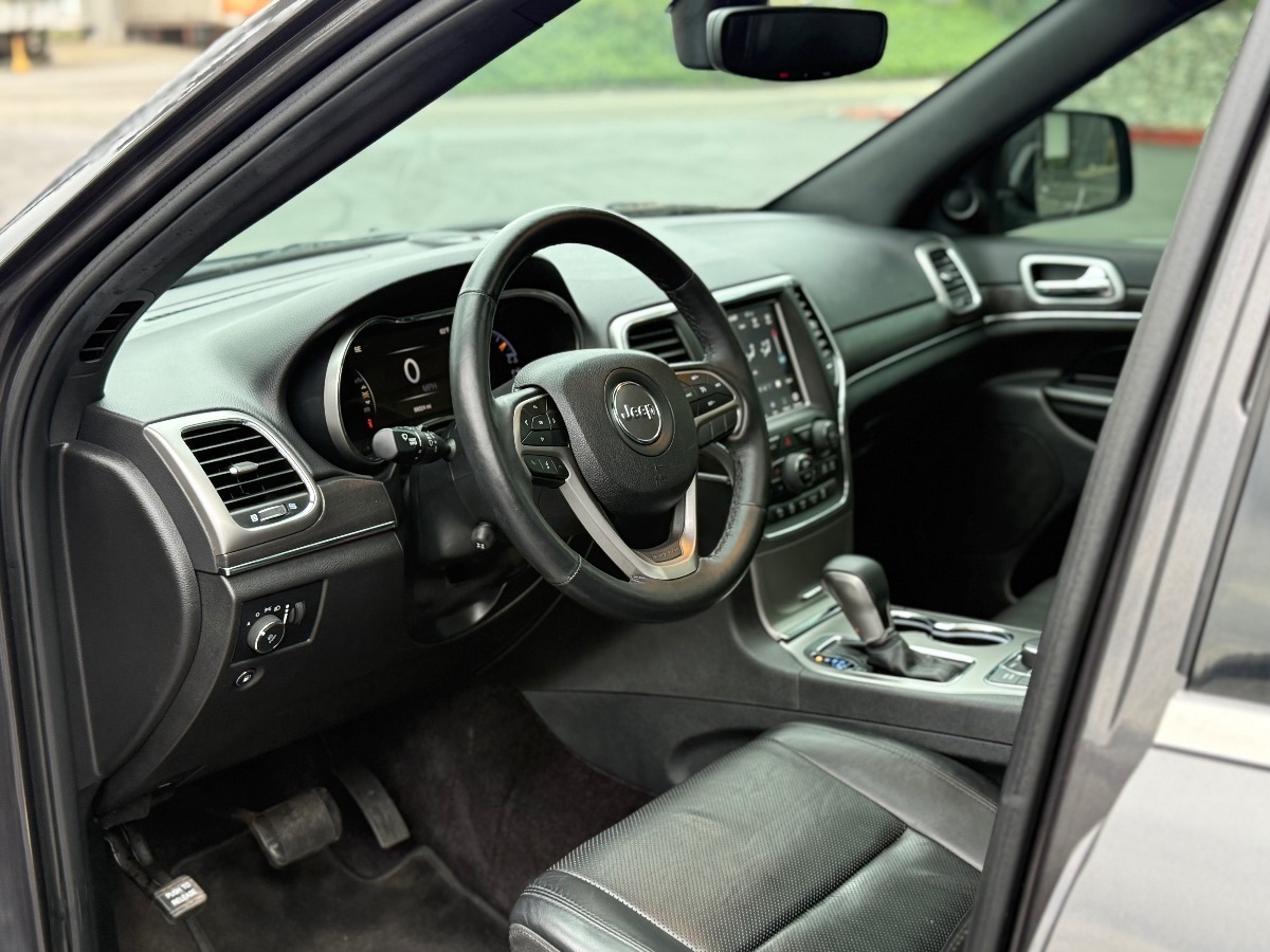 Photo 13 of this Jeep Grand Cherokee