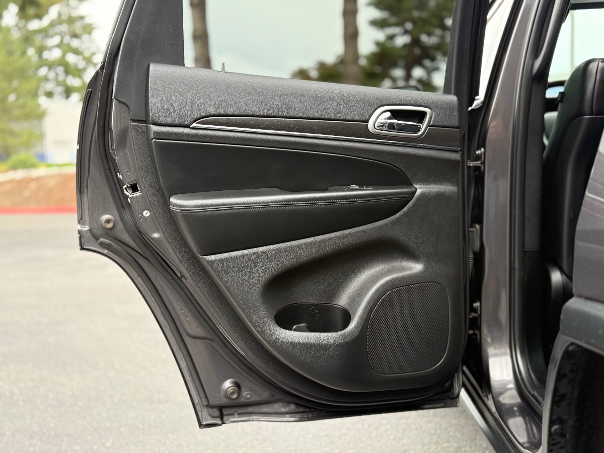Photo 18 of this Jeep Grand Cherokee