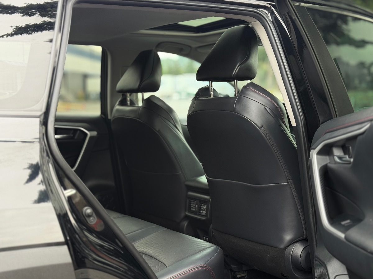 Photo 14 of this Toyota RAV4