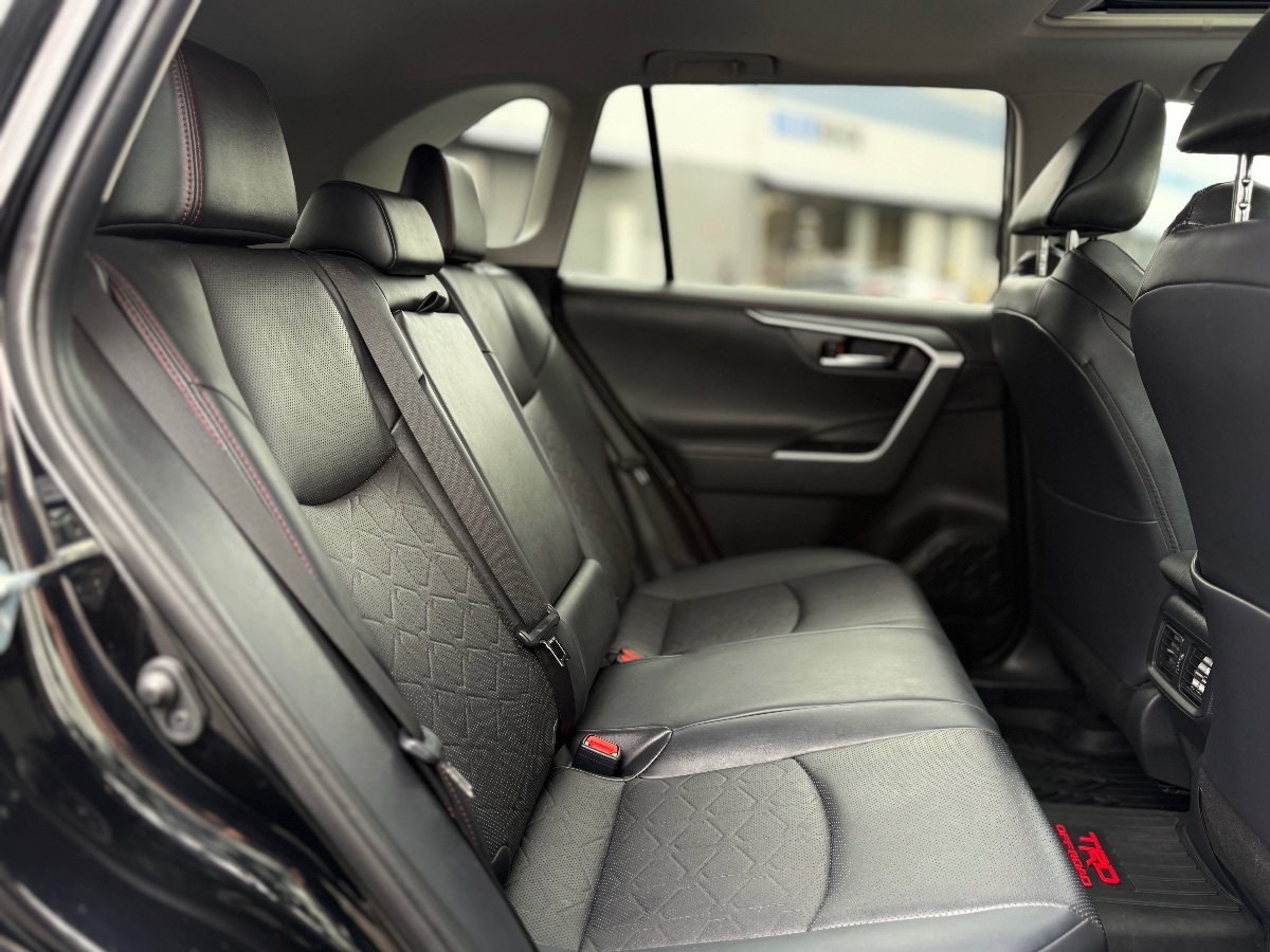 Photo 15 of this Toyota RAV4