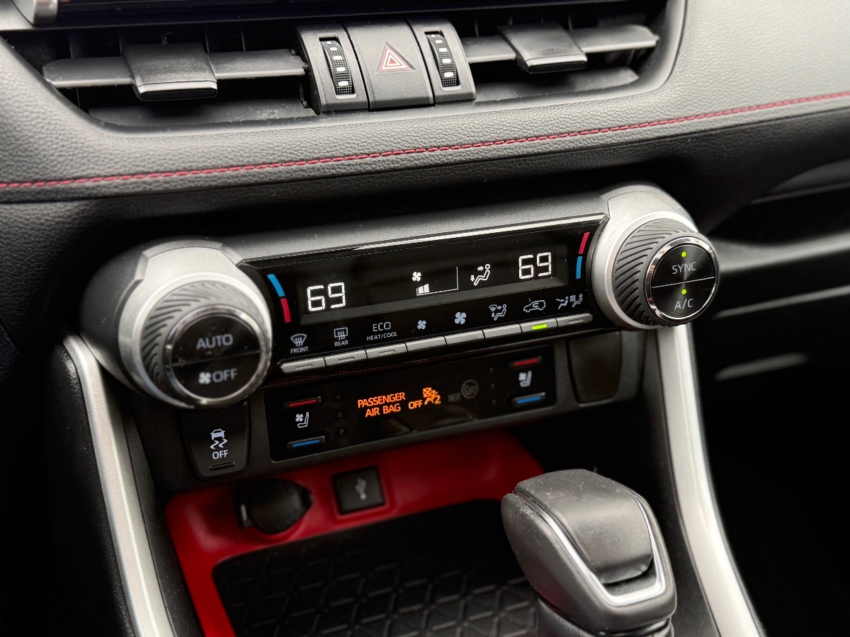 Photo 25 of this Toyota RAV4