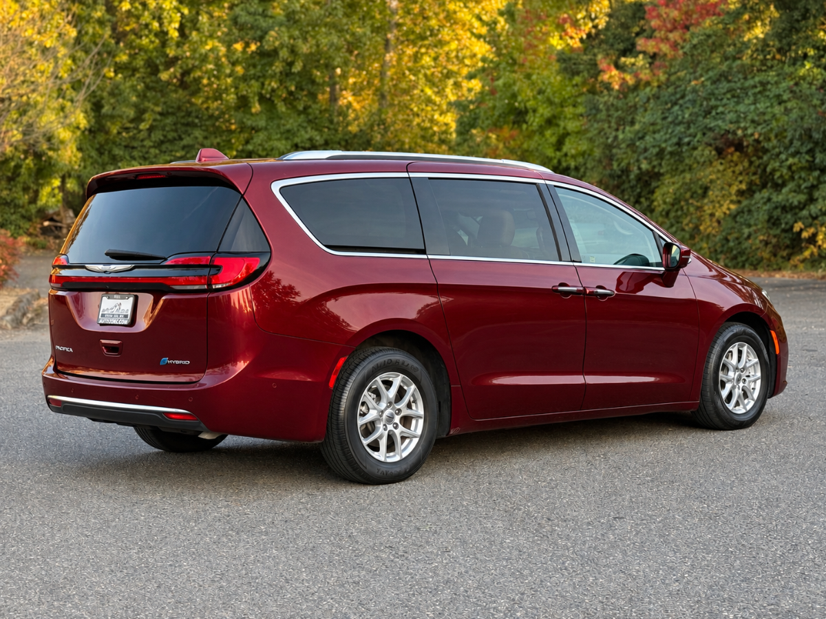 Photo 3 of this Chrysler Pacifica