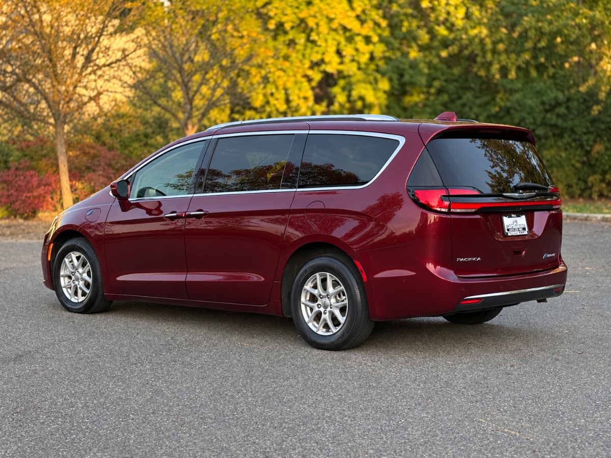 Photo 5 of this Chrysler Pacifica