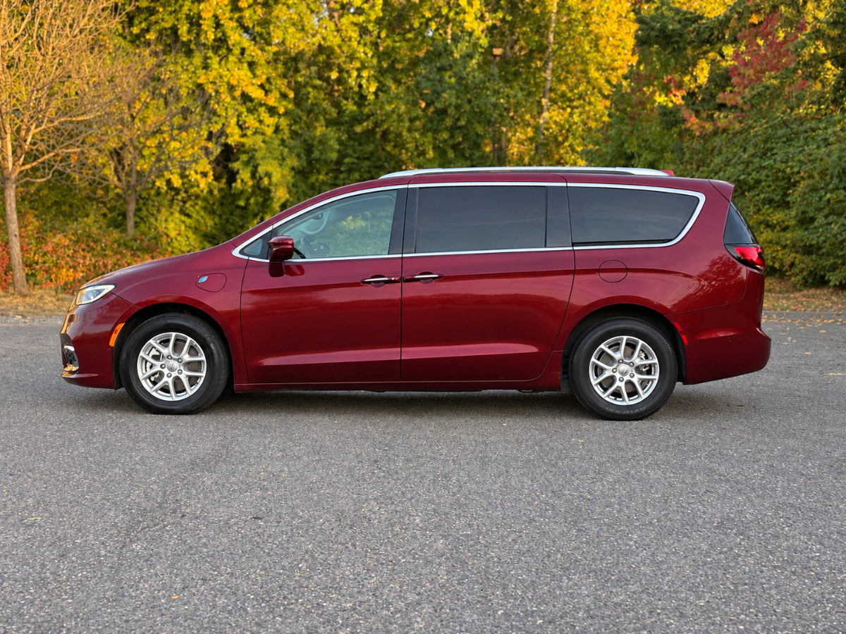 Photo 6 of this Chrysler Pacifica