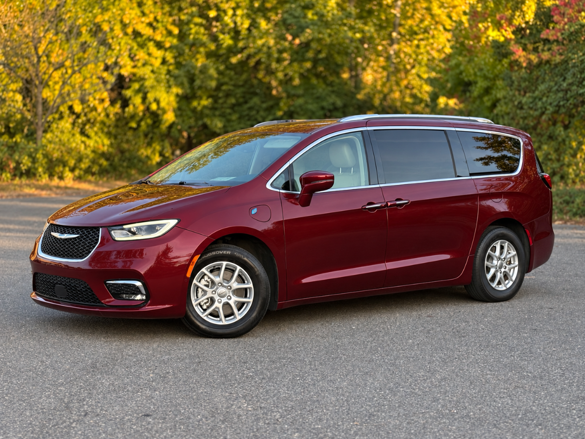 Photo 7 of this Chrysler Pacifica