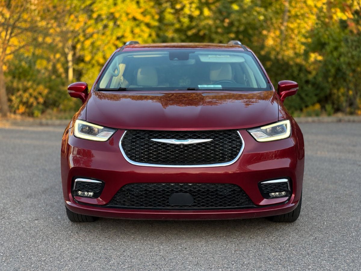 Photo 8 of this Chrysler Pacifica