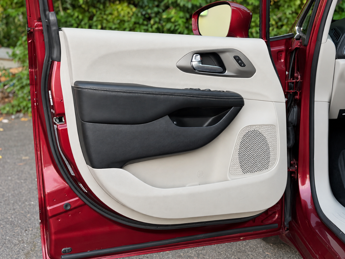 Photo 9 of this Chrysler Pacifica