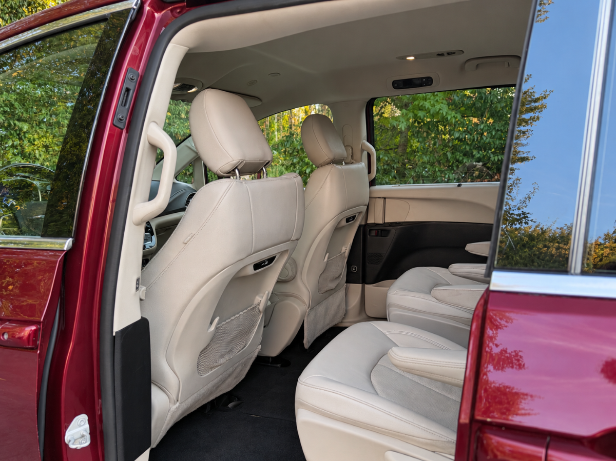 Photo 16 of this Chrysler Pacifica